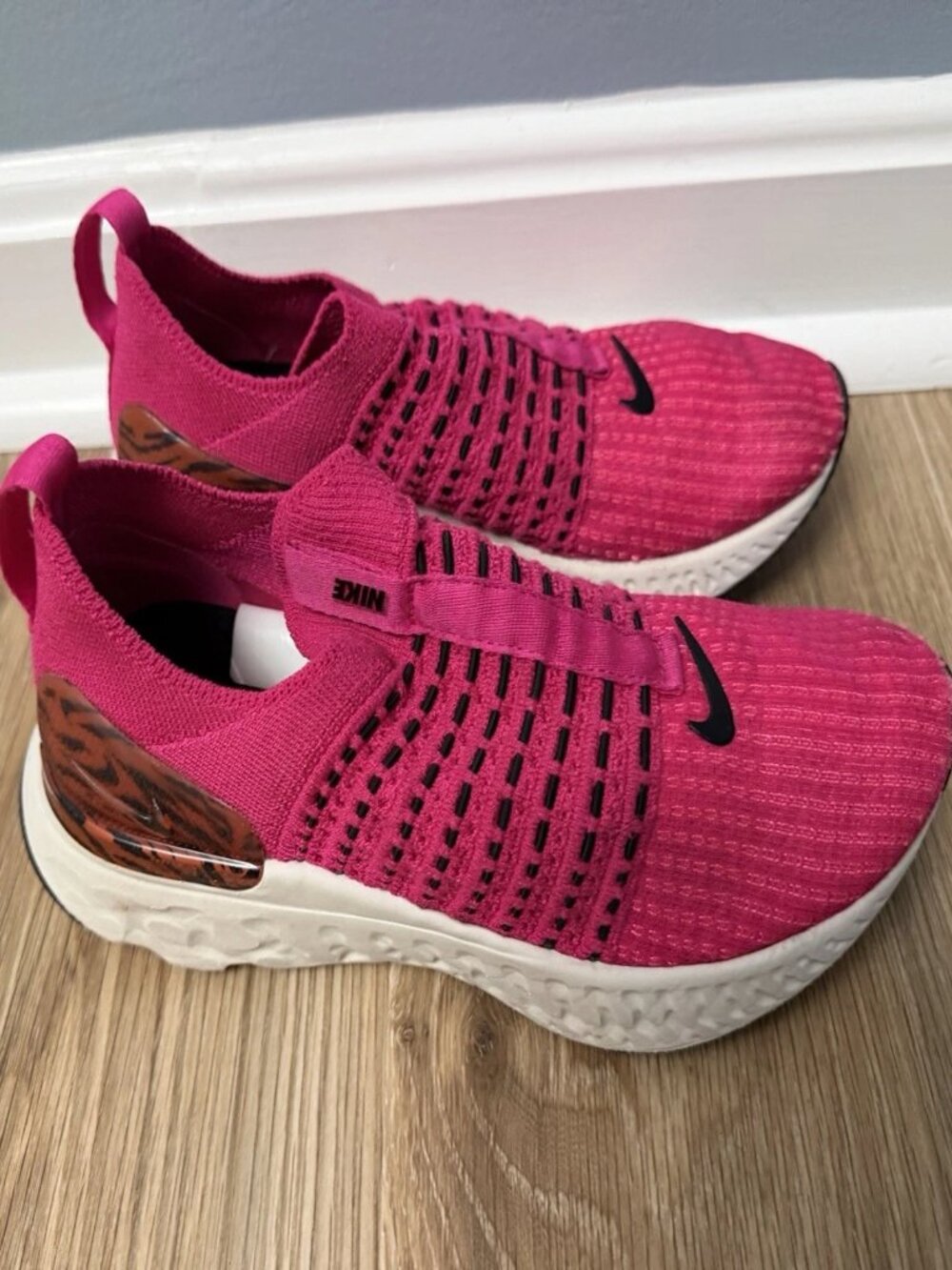 Nike React Phantom Run Flyknit 2 Shoes Womens Size 7.5 Pink Sneakers DQ7649-600